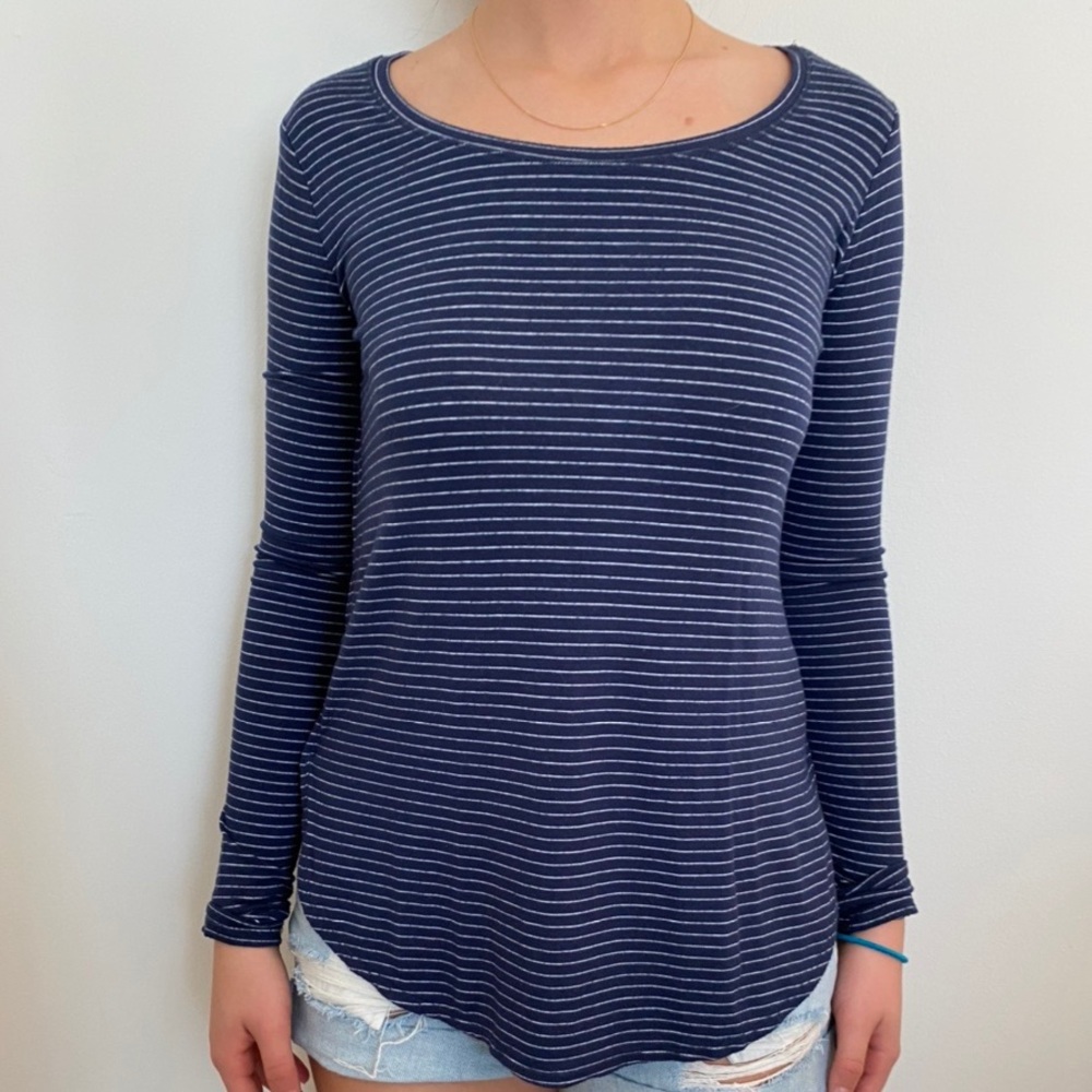 Long sleeve abercrombie and fitch tee